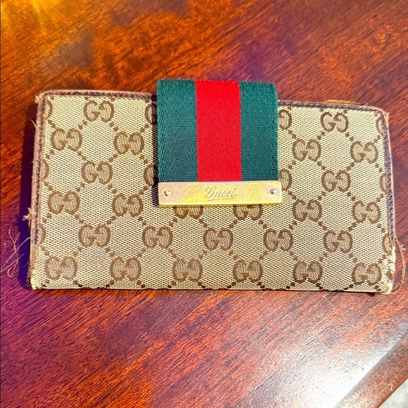 Gucci Beige and Red Monogram Wallet green gold designer clutch cards slots - Picture 2 of 13